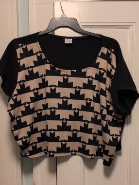 Chubby Cartwheels Black & Beige Patterned Women's Boxy Top